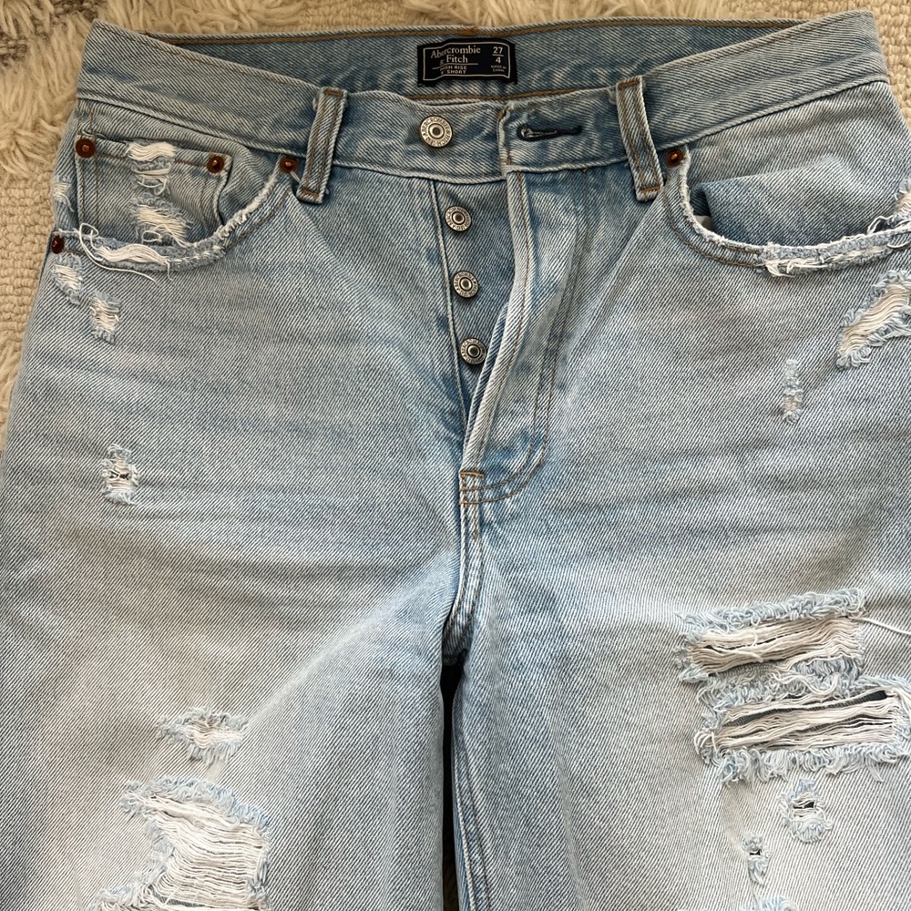 A&F Hi rise Bermuda short. Size 27/4. - Picture 4 of 4